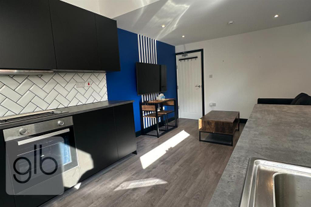 1 bedroom in a house share to rent - Photo 4