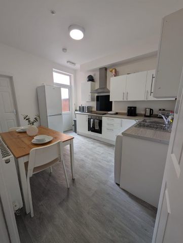 1 bedroom in a house share to rent - Photo 4