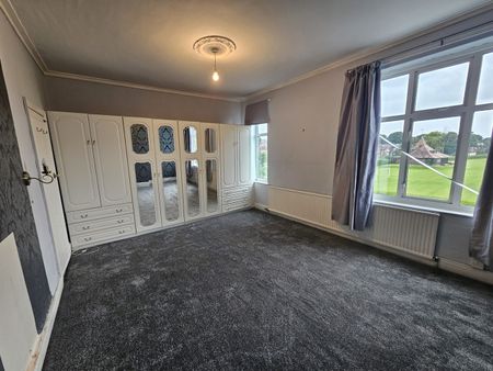 3 Bed Terraced House, Hugh Oldham Drive, M7 - Photo 3