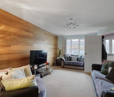 4 bedroom detached house to rent - Photo 2