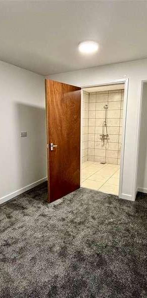 Hollow Way, Cowley, Oxford, Oxfordshire, OX4 - Photo 1