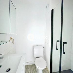 Location Appartement COURBEVOIE - - Photo 2