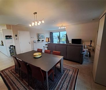 Een ruim dakappartement met terras en lift - Photo 2