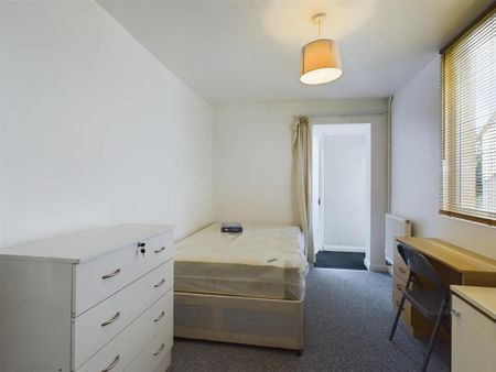 5 bedroom terraced house to rent - Photo 4