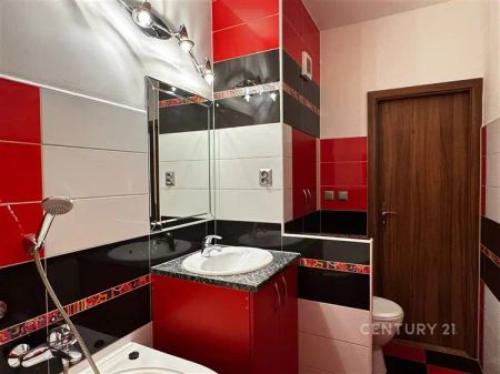 Pronájem bytu 3+1/L, sklep, po rekonstrukci - Fotografie 5