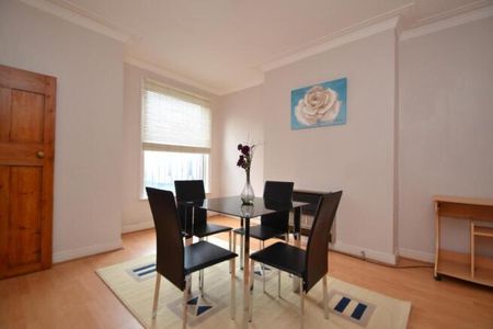 4 bedroom terraced house to rent - Photo 3