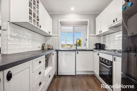62 Fitzroy St: A Harmonious Blend of Style and Functionality - Photo 3
