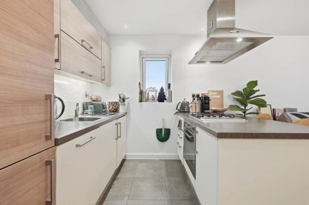 1 Bedroom Apartment - Photo 2