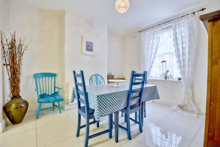 4 bedroom terraced house to rent - Photo 5