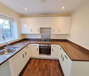 3 bedroom semi-detached house to rent - Photo 5