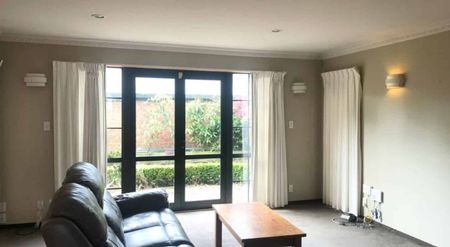 Lovely house in Riccarton - Photo 3