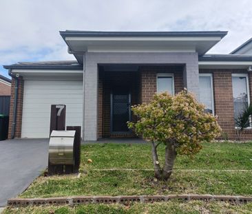 Great Family Four Bedroom Home in Willowdale Estate - Photo 1