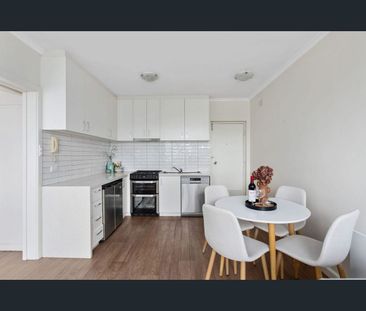 18/54 Balston Street, Balaclava, Vic 3183 - Photo 4