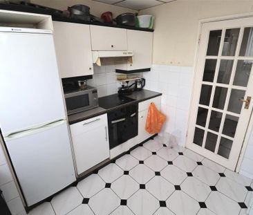 1 bedroom in a house share to rent - Photo 6