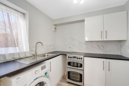 Studio To Let - Photo 4