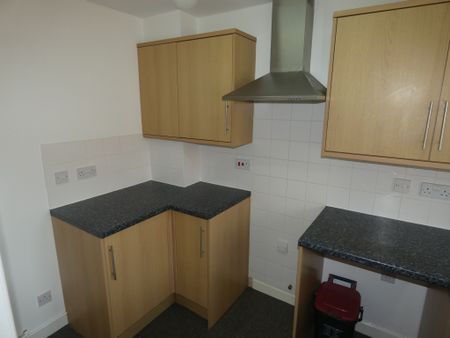 2 bed Semi-Detached - To Let - Photo 5