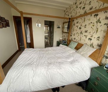 4 bedroom end of terrace house to rent - Photo 5