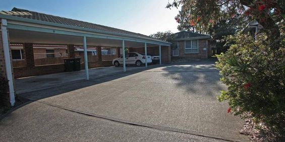 Refurbished private two bedroom villa with courtyard - Photo 3