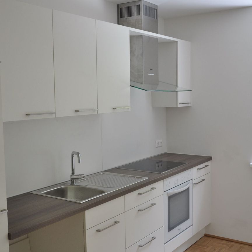 Helle 3-Zimmer-Wohnung mit Einbauküche, Balkon und Carportparkplatz - Photo 1