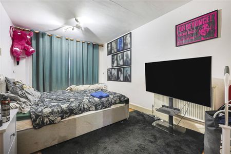 Winstanley Estate, London, SW11 2EW - Photo 3