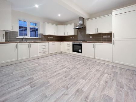 3 bedroom flat to rent - Photo 5