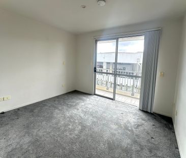 Modern Apartment in the Heart of Flat Bush - Photo 6