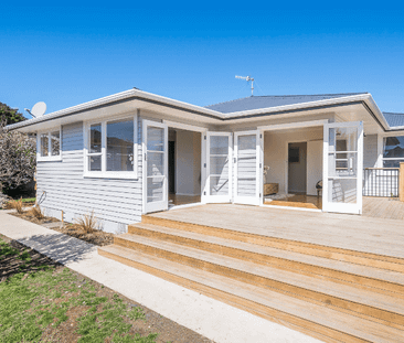 Classic 1950's cottage - Photo 3