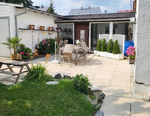 große 2 Zimmer EG Wohnung mit Gartenanteil in Neundorf ab 01.12.2025 frei !! - Photo 1