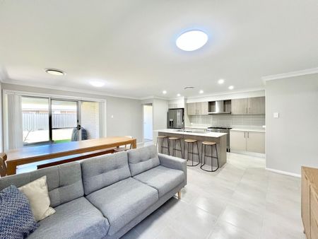 Stunning Family Home! - Photo 2