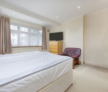 4 bedroom semi-detached house to rent - Photo 6