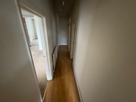 3 Bed Flat, Inchmery Road, SE6 - Photo 4