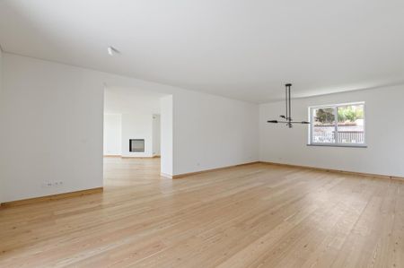 3 Bedroom Apartment with swimming pool, Monte Estoril, Cascais - Photo 2