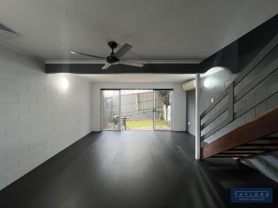 Two Bedroom Unit in the Heart of Cannonvale - Photo 2