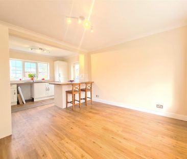 4 bedroom House To Let Total Size: 1130 SQ FT - Photo 3