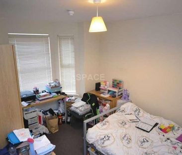 St Peters Road, Reading, Berkshire, RG6 - Photo 2