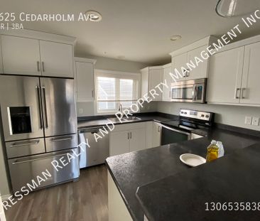 3 Bed, 2.5 bath House available in Harbour landing, Regina SK. - Photo 2