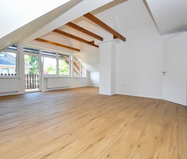 Charmante, großzügige Dachgeschosswohnung mit Loggia und Einbauküch... - Foto 1