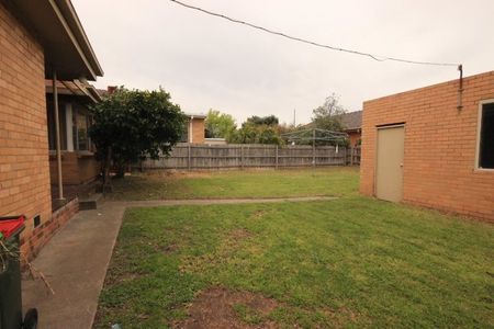 GRACEFUL LIVING, EXCEPTIONAL LOCATION - Photo 5