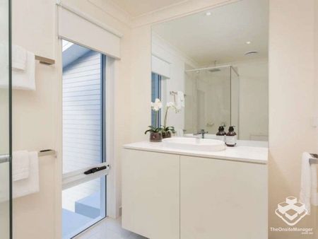 Modern Terrace Home for Rent in The Heights â Stylish Living with Scenic Outlook - Photo 2