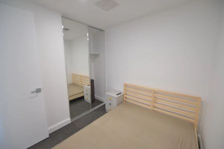 For Lease – Stylish Two-Bedroom Apartment in the Heart of the City - Photo 2