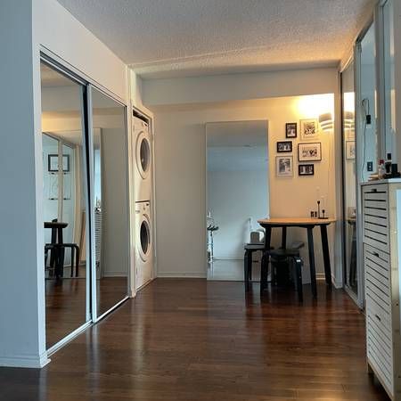 ALL-INCLUSIVE 1+1 BDRM IN THE HEART OF THE HARBOURFRONT! - Photo 3