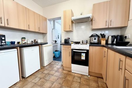 1 bedroom in a house share to rent - Photo 5