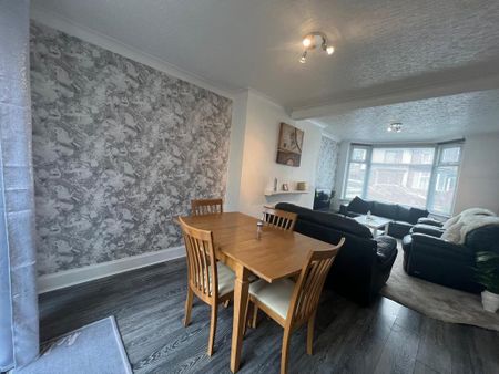 3 bedroom semi-detached house to rent - Photo 5