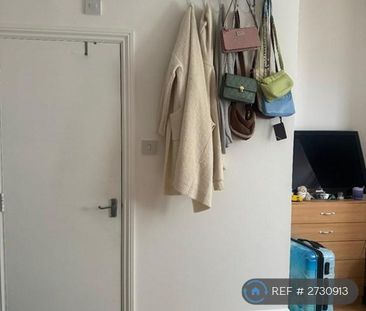 1 bedroom in a house share to rent - Photo 4