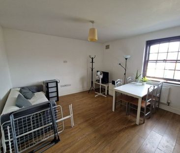 Room in a Shared Flat, Radford House, E14 - Photo 1