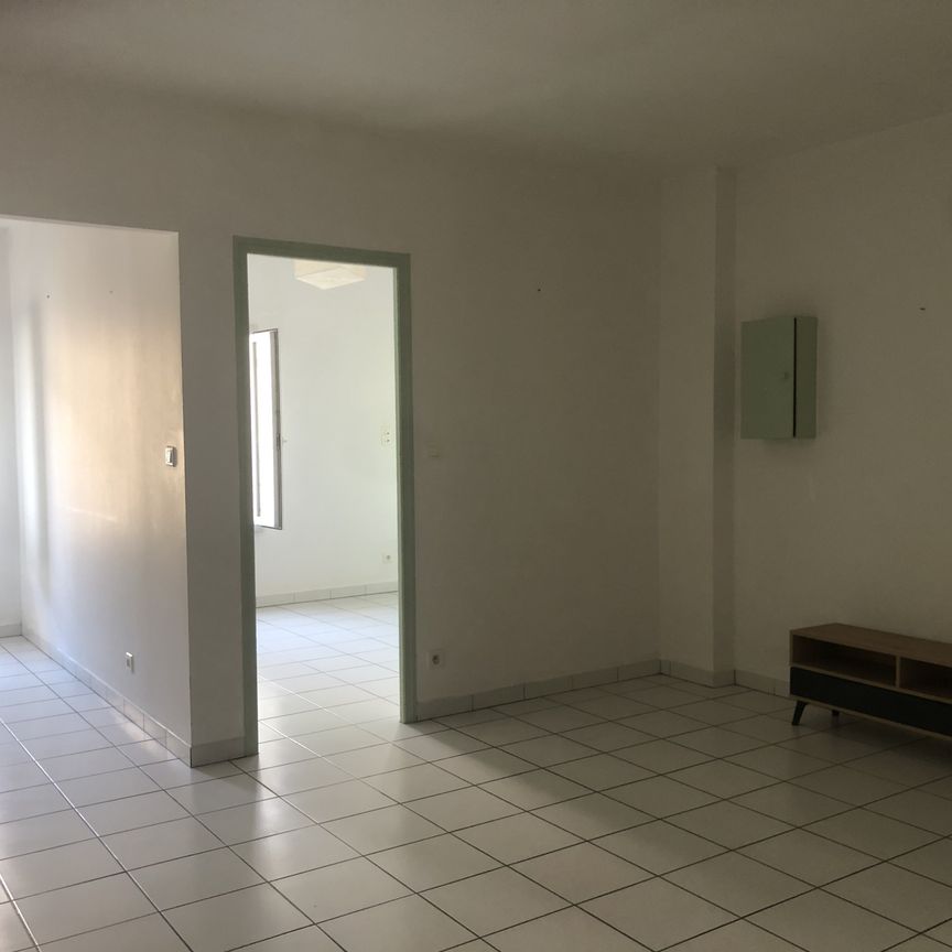 Location Appartement 2 pièces 43m² LA ROCHE CHALAIS 24490 - Photo 1