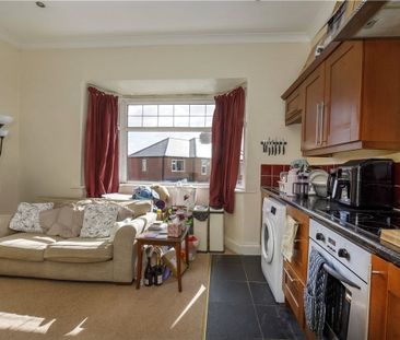 Well-presented one bedroom top floor apartment in the desirable are... - Photo 3