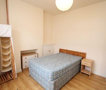 4 bedroom terraced house to rent - Photo 5