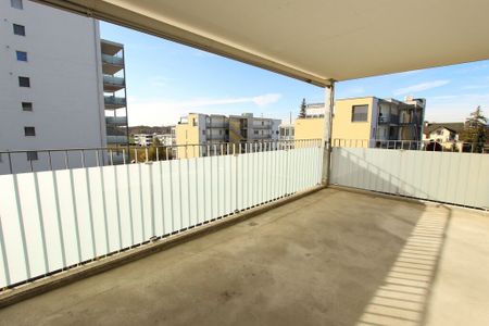 Grosszüge, helle Wohnung mit grossen Balkonen - Foto 2