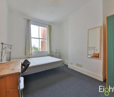 6 bedroom terraced house to rent - Photo 3